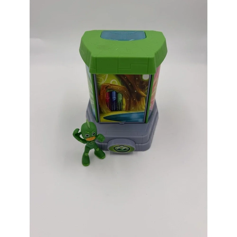 PJ Masks Gekko Transforming Playset Headquarters with Greg and Gekko Figures